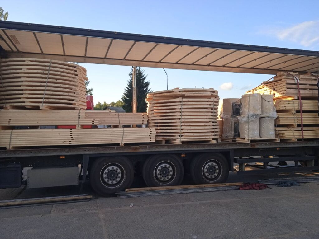 Export-Badezimmer-Quadrat-Gebäude-in-Teilen