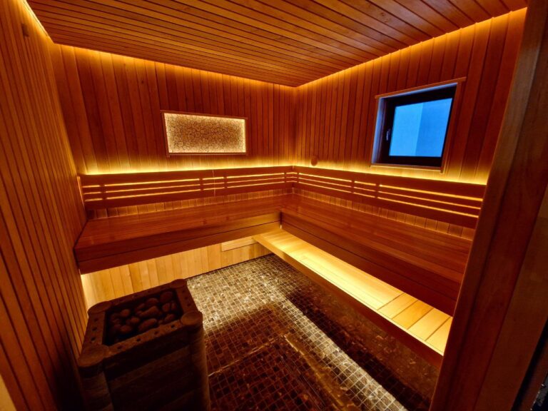 Led apšvietimas lubose pirtyje